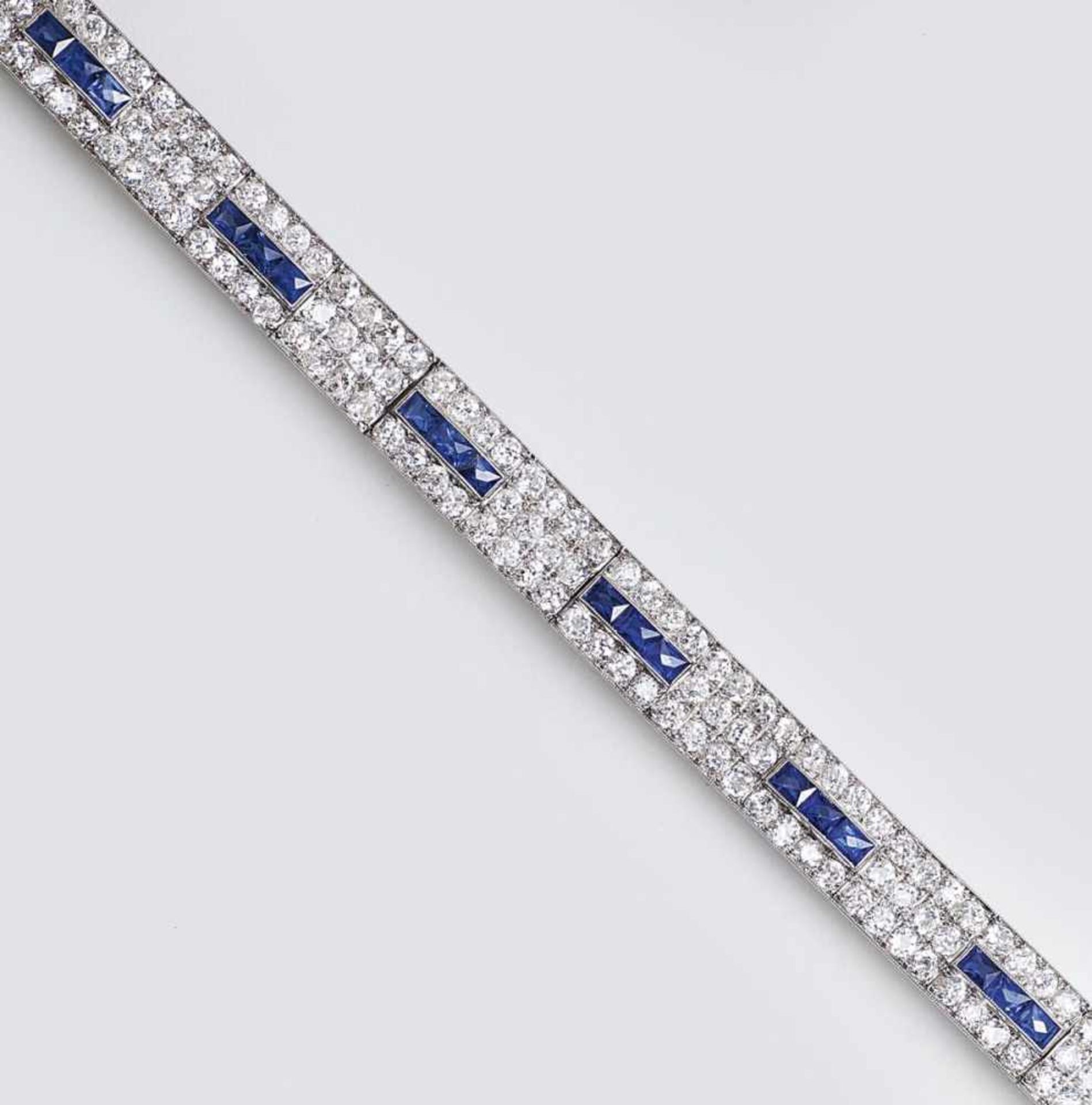 A Highcarat Art-déco Diamond Sapphire BraceletAround 1920. All around in pavé and prong settings 160