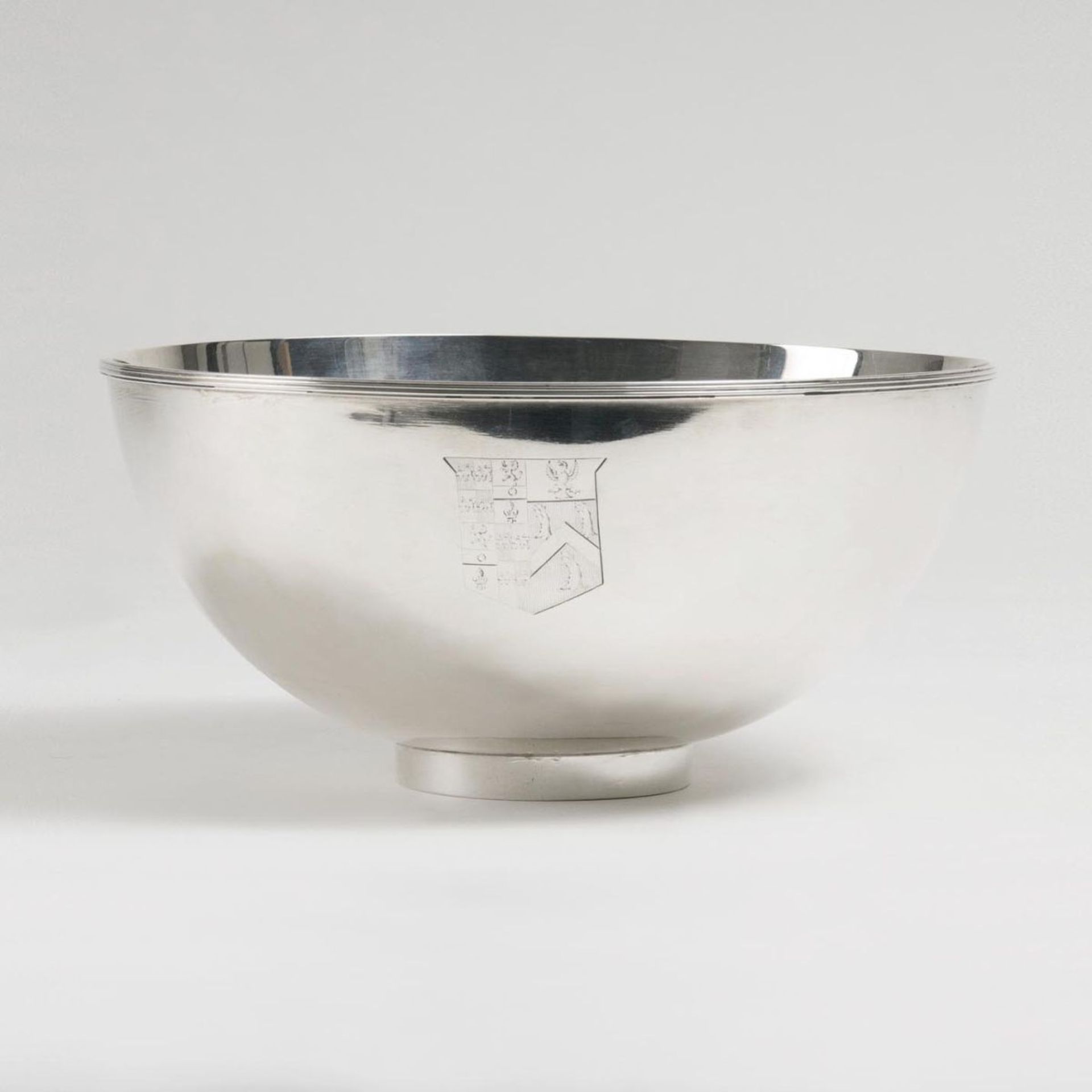 A George III. BowlLondon, 1794-95. Silver, marked. Assaymark, MM: 'OH'. Front side with engraved