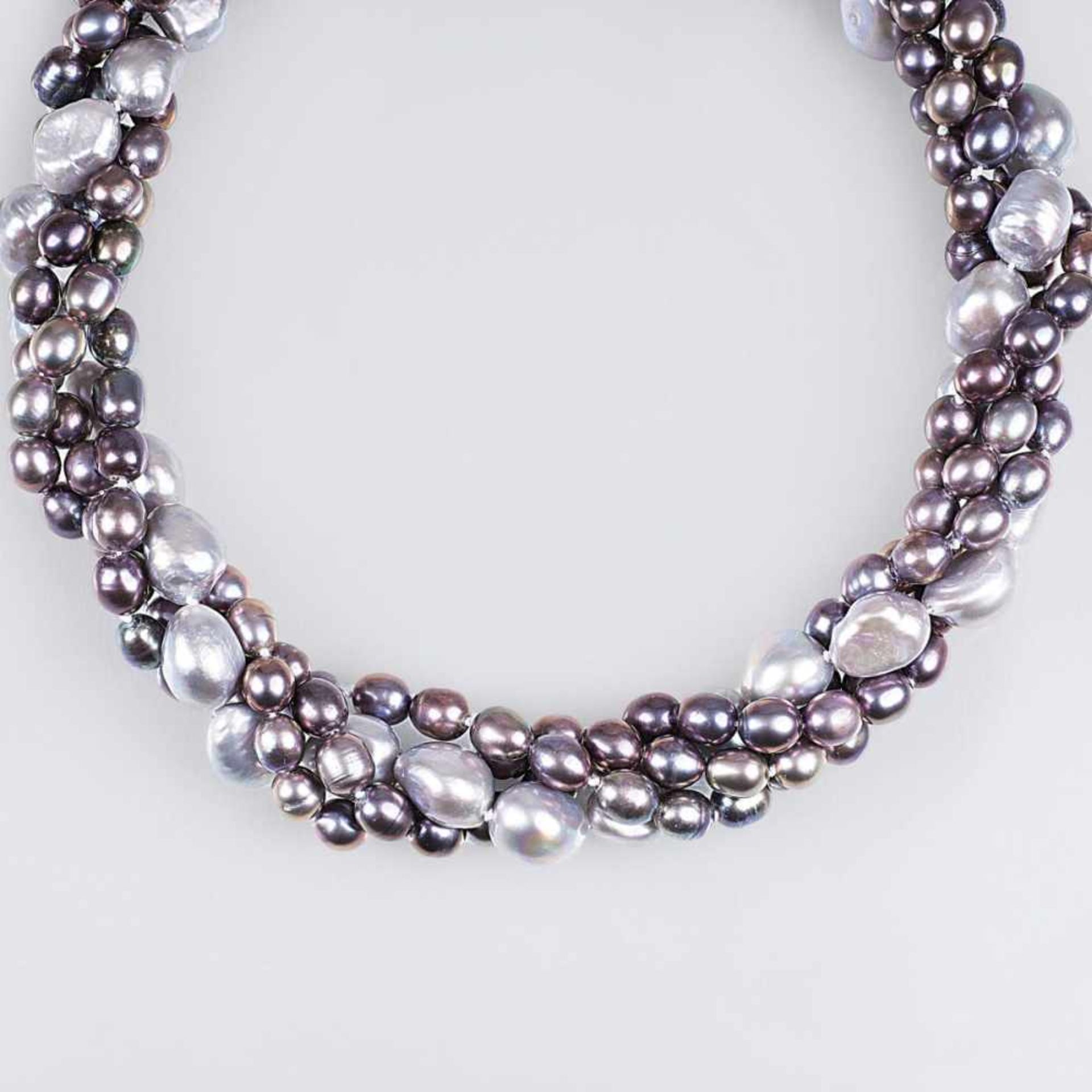 A Pearl Necklace by LangerAustria. Magnet clasp, sterlingsilver, marked, 'Langer'. 4-row necklace