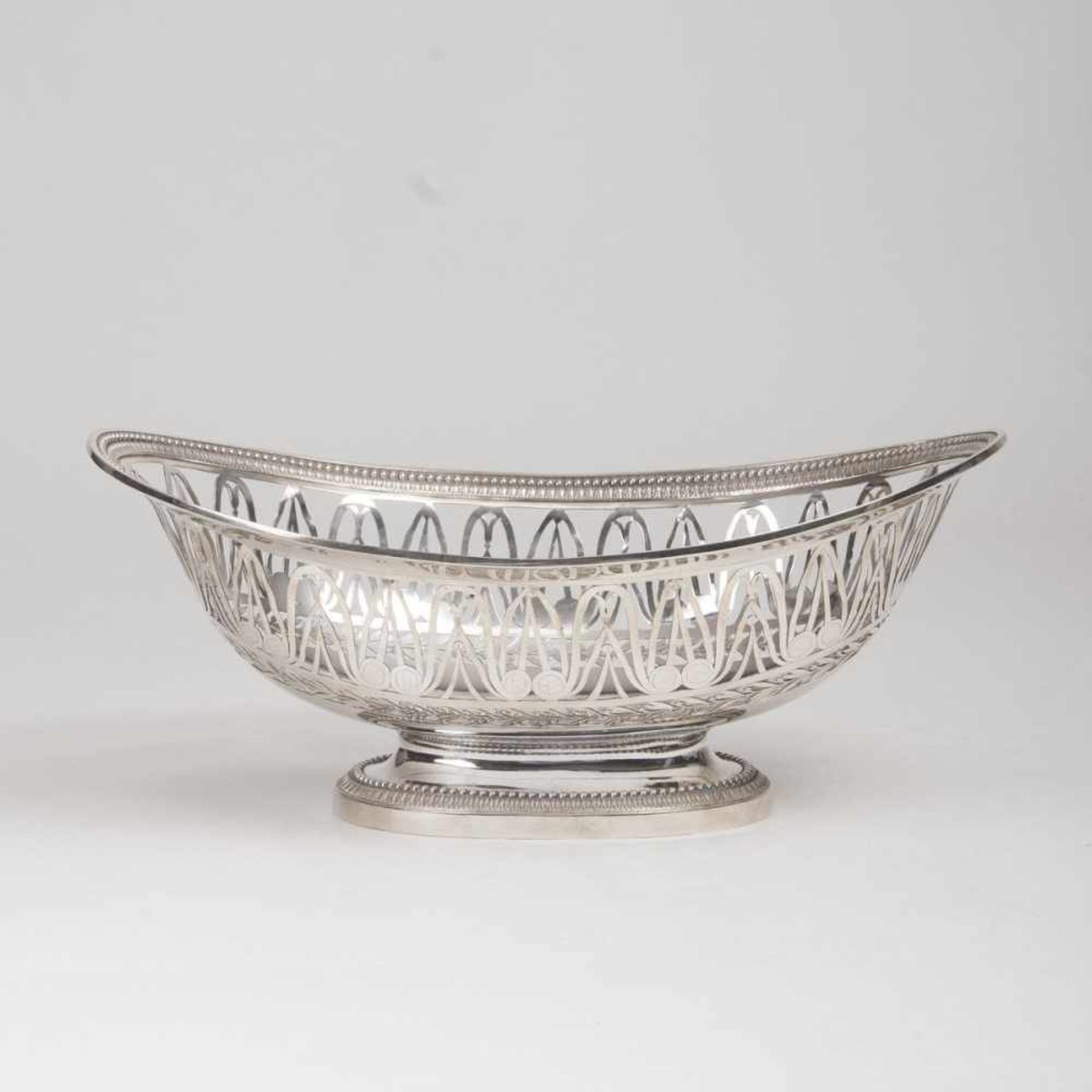 A Empire BowlParis, around 1820. Silver, marked. Assaymark: guarantee- and hallmark from 1819-38, MM
