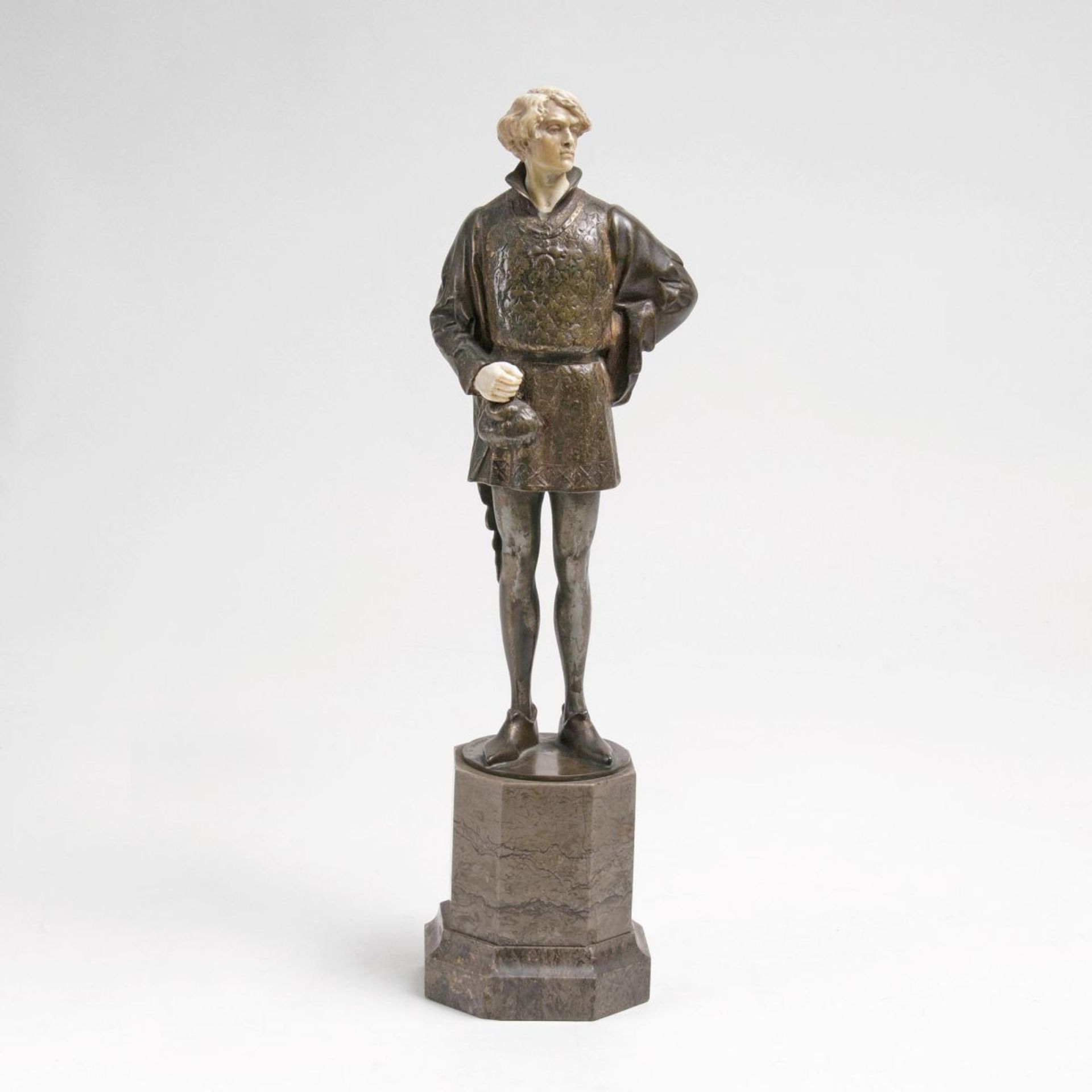 Marcuse, Rudolf(Berlin 1878 - London 1940)A Figure 'Nobleman'Around 1910. Bronze, head and hands