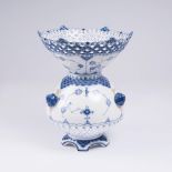 Arnold Krog(Frederiksvaerk 1856 - Tisvilde 1931)Große 'Musselmalet'-Vase mit SchneckenRoyal