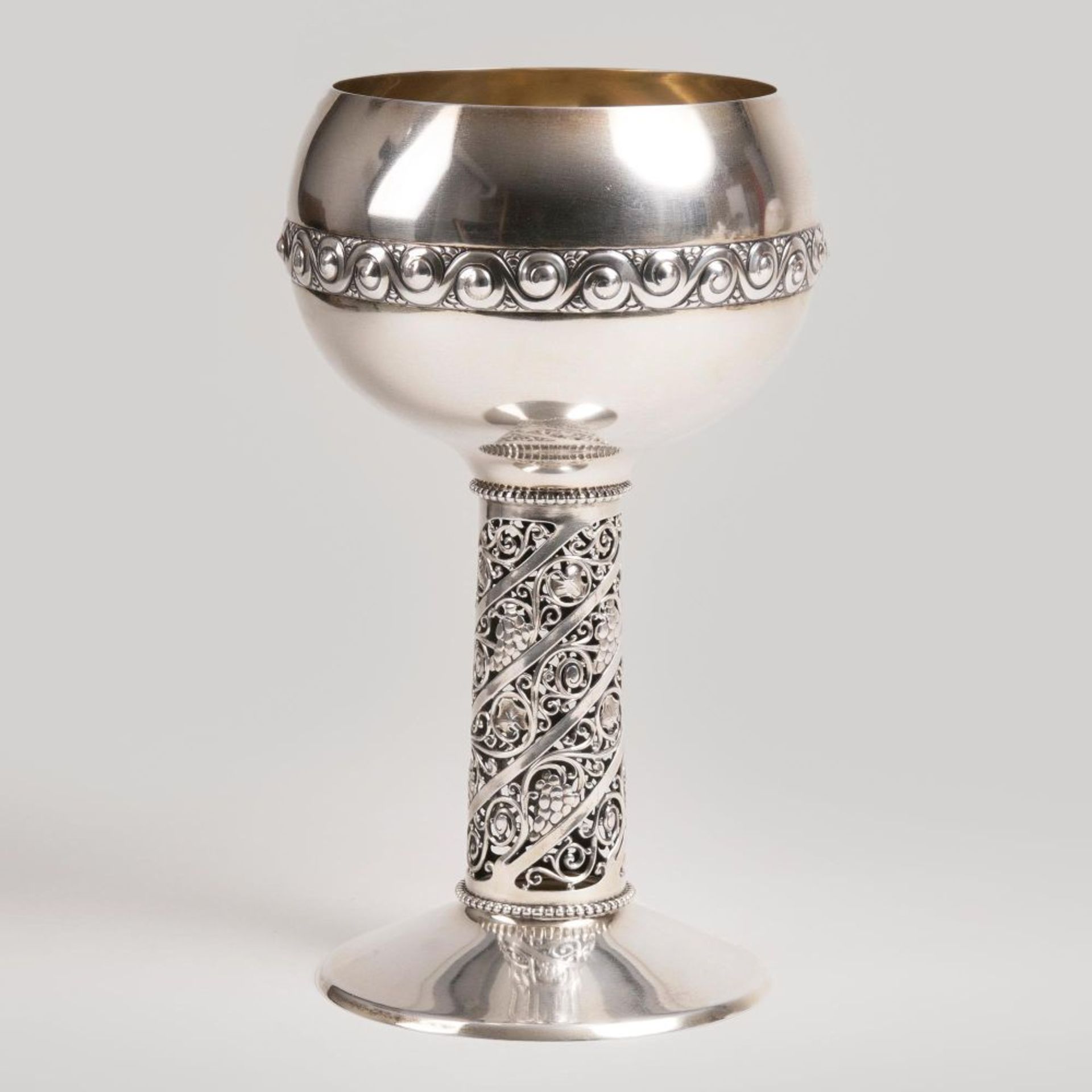 Jugendstil-Pokal mit Weinranken-SchaftDeutschland, um 1900. Silber, gest. BZ., '800', MZ.: 'O.