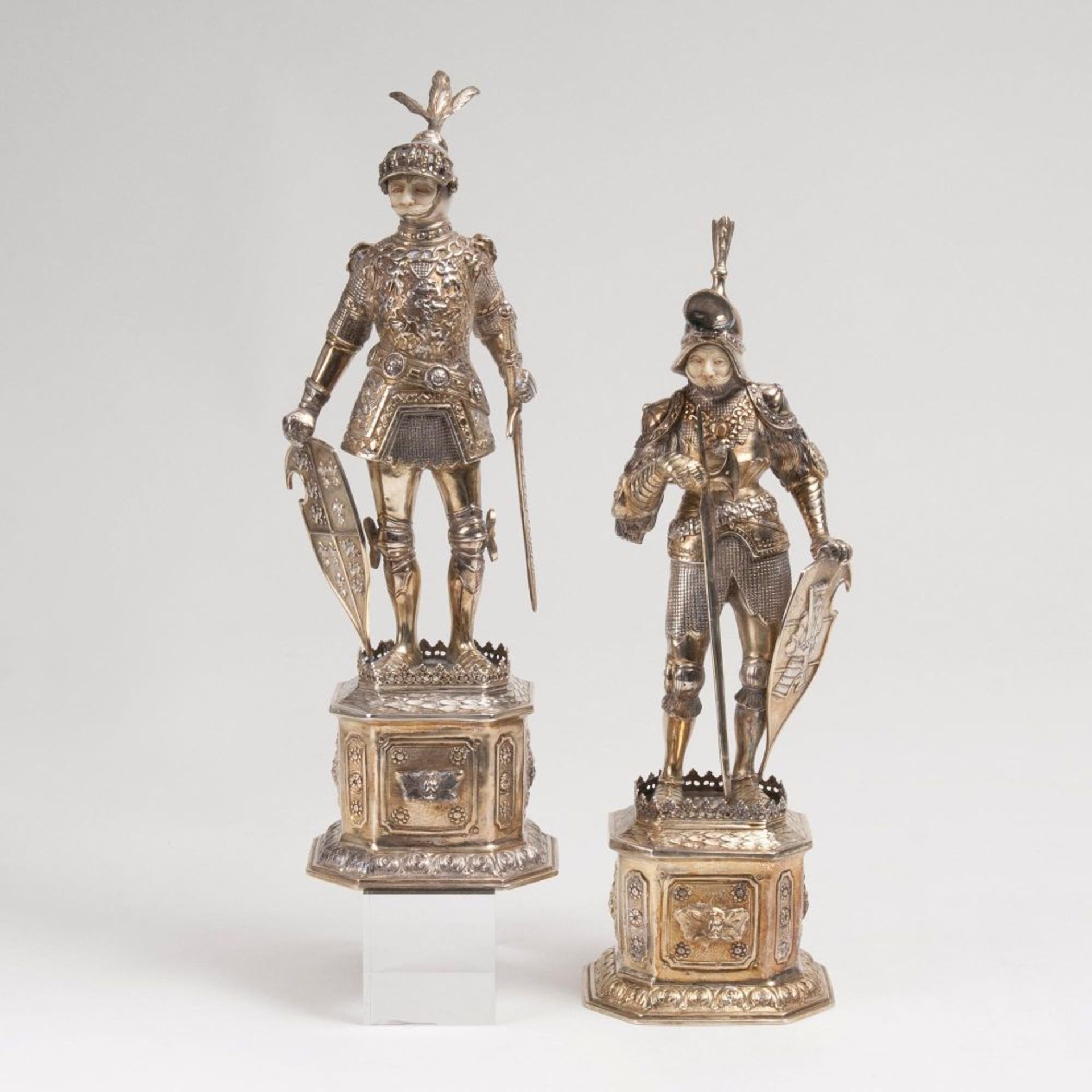 Paar prachtvoller Ritterfiguren 'König Arthur von England' und 'Theoderich, König der Goten'Hanau,