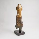 Mario Agostinelli(Arequipa 1915 - Rio de Janeiro 2000)Frau in BewegungUm 1980. Bronze, patiniert.