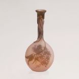 Kleine Gallé Solifleur-Vase mit DoldengewächsNancy, Cristallerie de Gallé, um 1905/10.