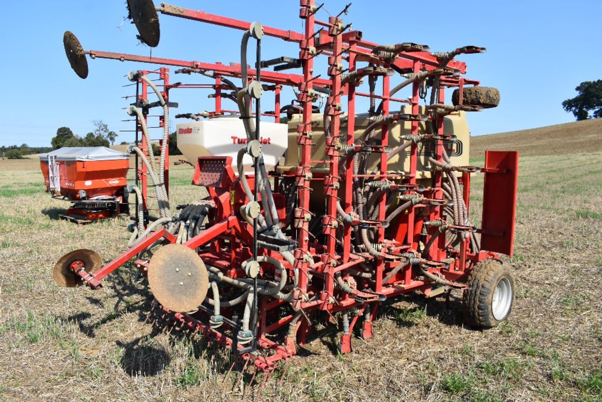 6m Weaving Tine Drill c/w Turbo Jet Wizard Hydraulic Fan. - Image 4 of 6