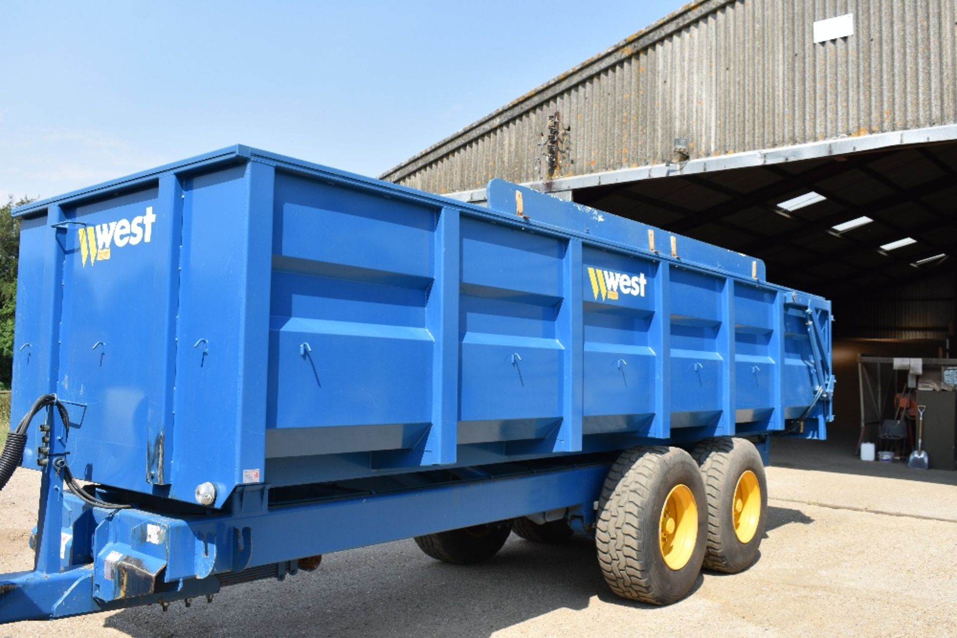 14 Tonne Harry West Twin Axle Grain Trailer c/w Auto Tail Gate