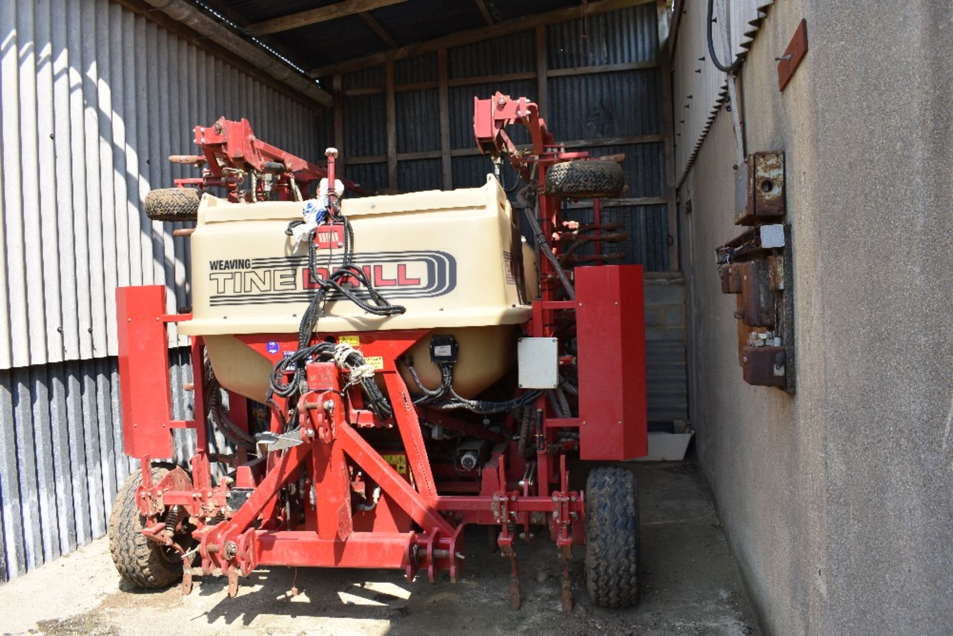 6m Weaving Tine Drill c/w Turbo Jet Wizard Hydraulic Fan. - Image 2 of 6