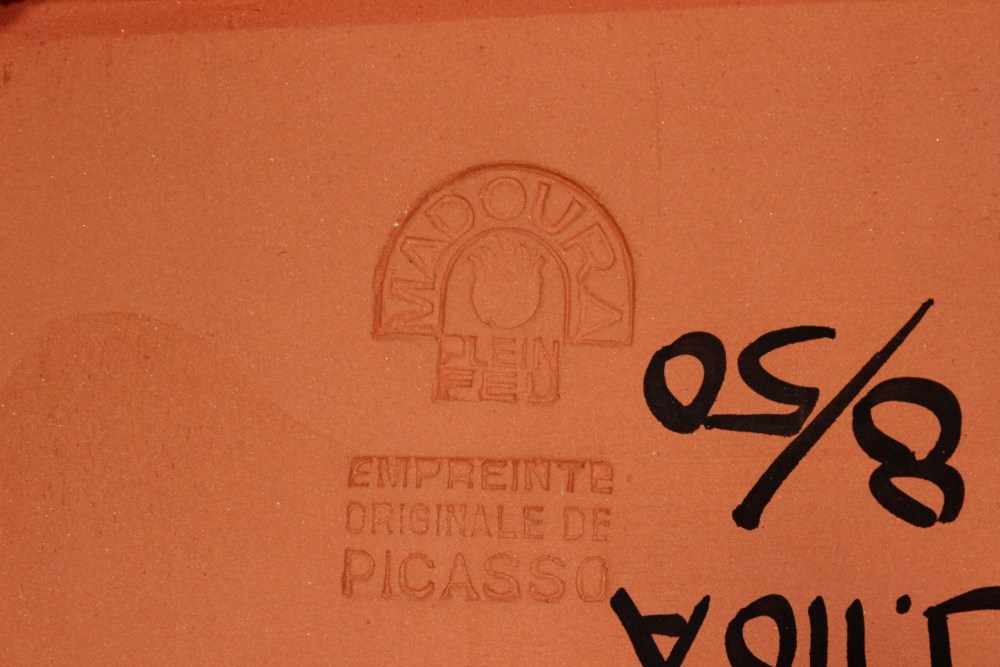 PABLO PICASSO - Ceramic: Tete d'homme aux cheveux longs - Glazed ceramic plaque - Image 3 of 3