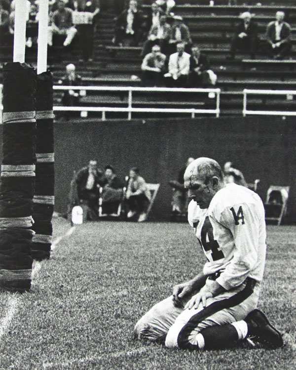 MORRIS BERMAN - Y. A. Tittle Toppled - Gelatin silver print