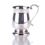 A SILVER MUG, J B CHATTERLEY AND SONS LTD, BIRMINGHAM, 1973 The bulbous body with everted rim,