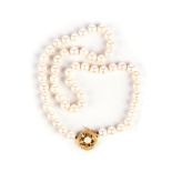 A PEARL NECKLACE The single strand composed of ffty-three pearls measuring approximately 6mm in
