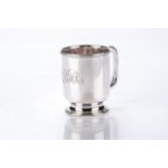 A GEORGE V SILVER CHRISTENING MUG, GEORGE UNITE AND SONS, BIRMINGHAM 1916 Everted rim, the body