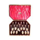 AN EDWARD VII CASED SET OF SILVER OLD ENGLISH PATTERN TEASPOONS, HAMMOND, CREAKE AND CO,