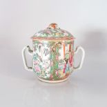 A CHINESE FAMILLE ROSE MANDARIN PATTERN SUGAR BOWL AND COVER, QING DYNASTY, EARLY 19TH CENTURY