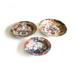 THREE ASSORTED JAPANESE IMARI PLATES, LATE 19TH CENTURY Two painted to the centre with a vase
