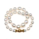 A CULTURED PEARL NECKLACE The single strand of graduated freshwater pearls 10,5mm-14mm in size,