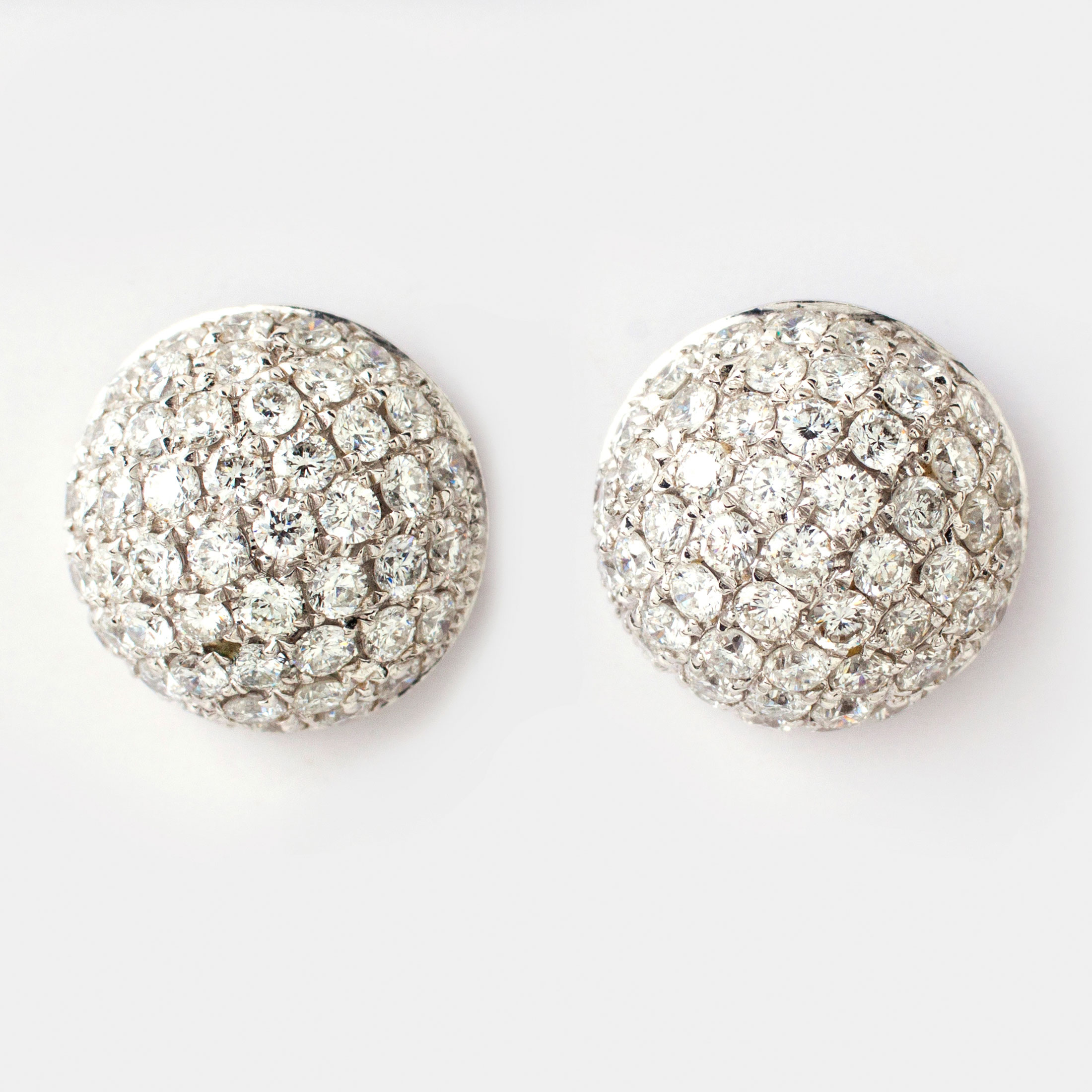 A PAIR OF DIAMOND EARRINGS