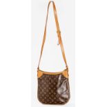 A LOUIS VUITTON MONOGRAM ODEON CROSS BODY BAG