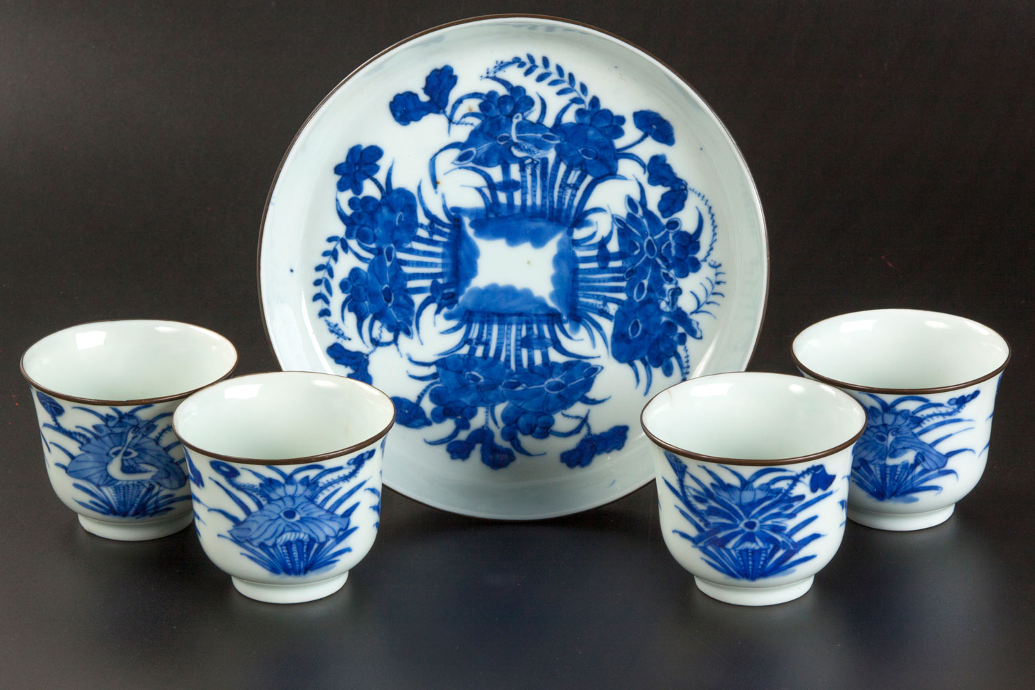 A SET OF FOUR CHINESE BLUE AND WHITE ‘SUMMER WINE CUPS’ AND TRAY, QING DYNASTY, 19TH CENTURY