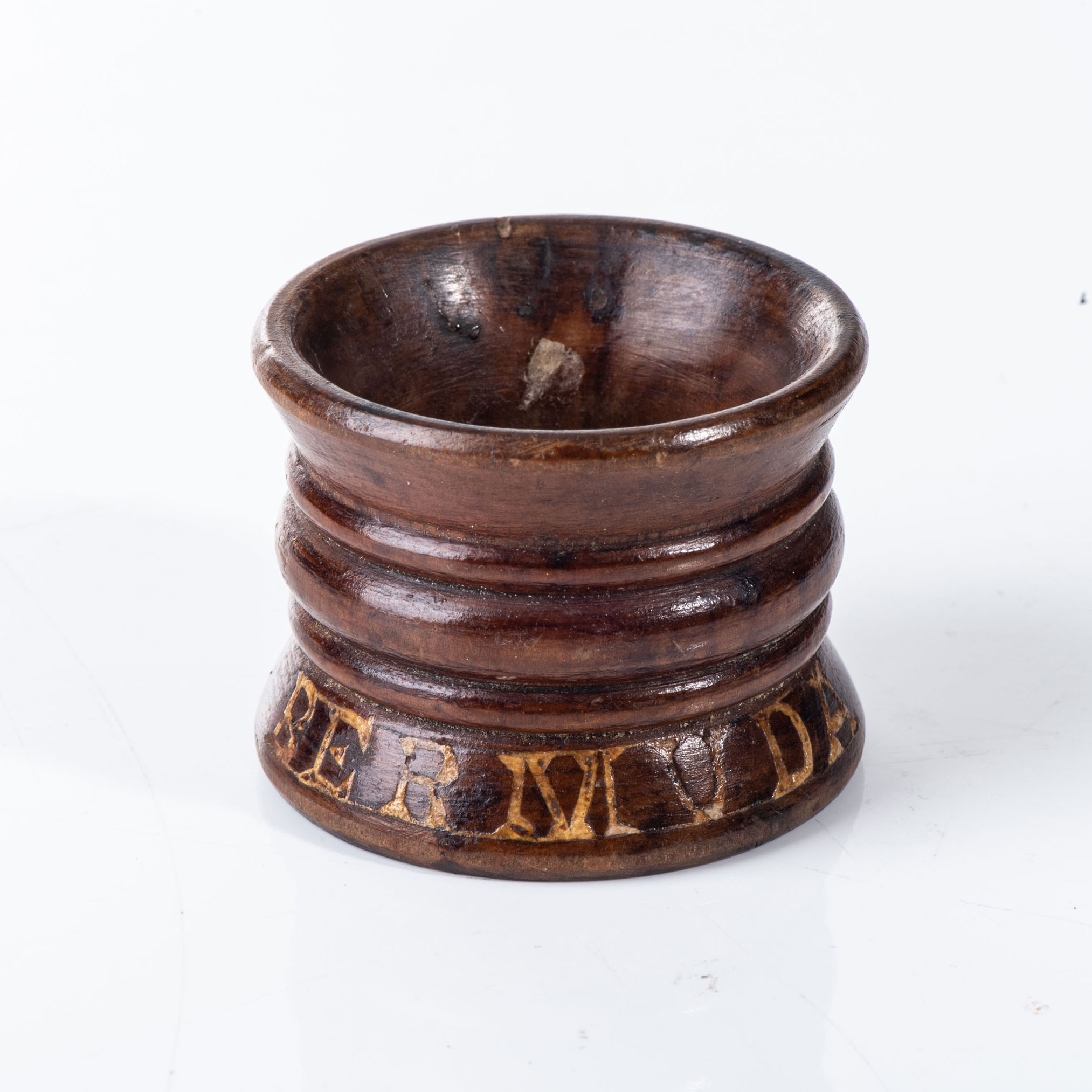 AN ANGLO BOER POW HARDWOOD SERVIETTE RING, BERMUDA