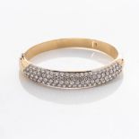 A DIAMOND BANGLE Pavé-set with 109 round brilliant-cut diamonds with a combined weight of 7,50cts,