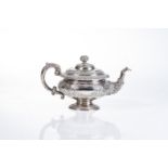 A GEORGE IV SILVER TEAPOT, CHARLES BENDY, EDINBURGH 1822 NOT SUITABLE FOR EXPORTThe hinged cover