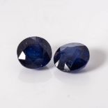 TWO UNMOUNTED ROUND SAPPHIRES With a combined weight of 11,81 carats