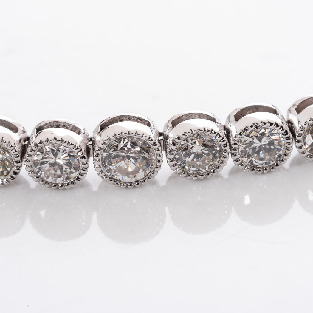 A DIAMOND TENNIS BRACELET Bezel set with 48 graduated round brilliant cut diamonds weighing 4,80 - Image 2 of 2