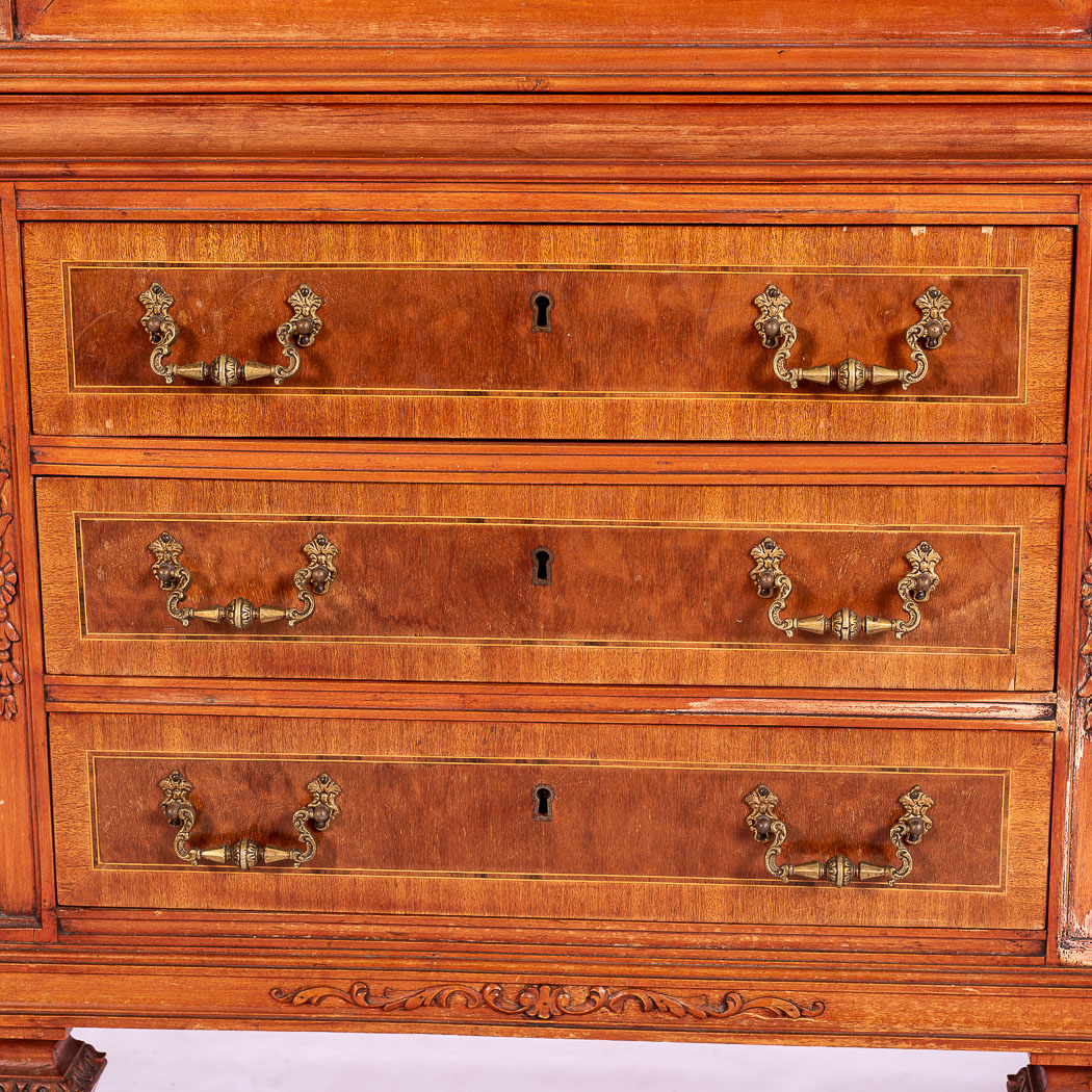 A FRENCH KINGSWOOD AND INLAID DISPLAY CABINET The moulded cornice above a carved frieze, a pair of - Image 4 of 4