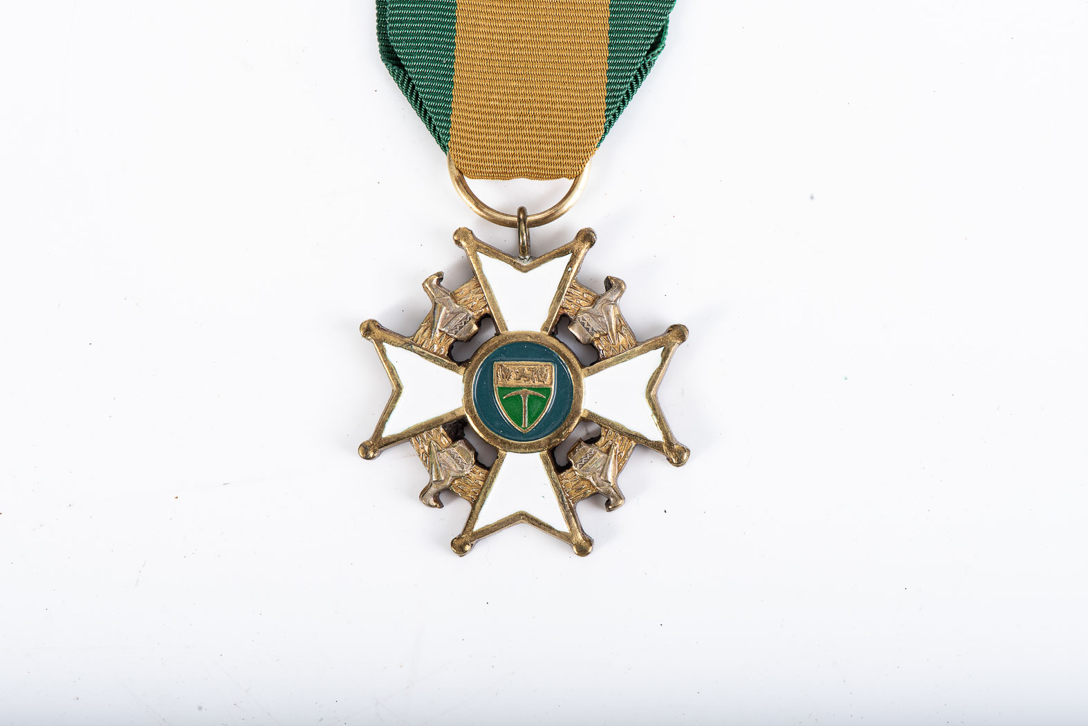 RHODESIAN OFFICER OF LEGION OF MERIT CIVILIAN Rhodesia: the officer of the Legion of Merit was a