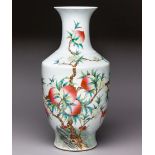 A LARGE CHINESE FAMILLE ROSE 'NINE PEACH' VASE, LATE REPUBLIC PERIOD, 1912 - 1949