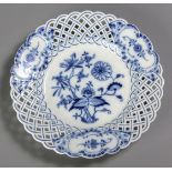 A MEISSEN 'BLUE ONION' PATTERN RETICULATED PLATE