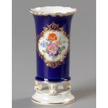 A MEISSEN BUD VASE, EARLY 20TH CENTURY