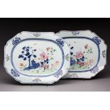 A PAIR OF CHINESE ENAMELLED BLUE AND WHITE PLATTERS, QING DYNASTY, QIANLONG 1736 - 1795