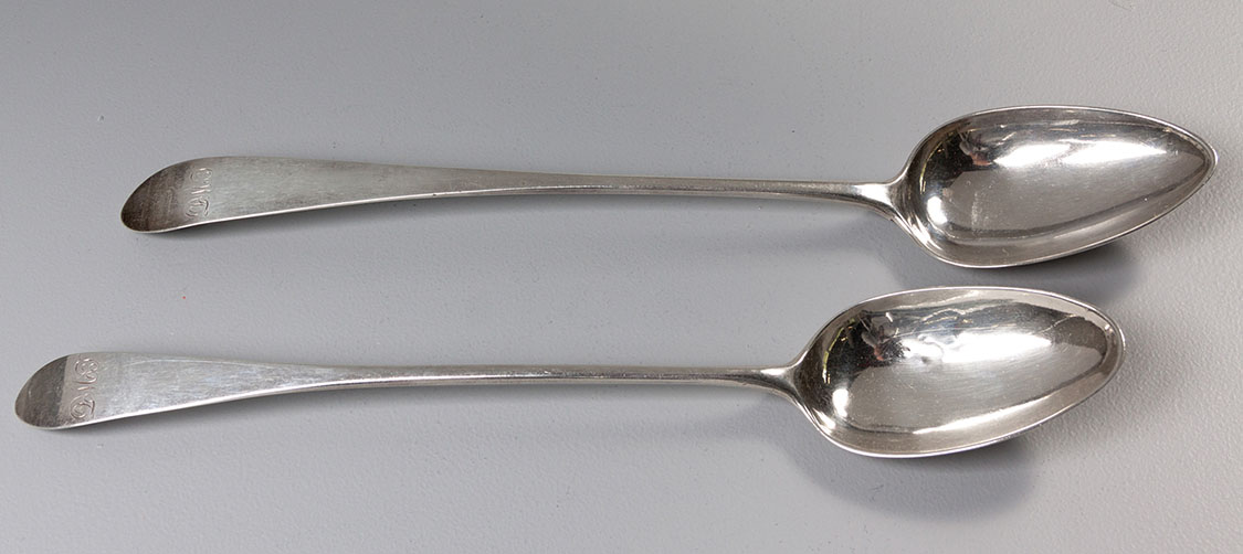 A GEORGE III SILVER POINTED OLD-ENGLISH PATTERN BASTING SPOON, MAKER'S MARK PM, EDINBURGH, 1785