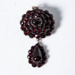 A GARNET PENDANT/BROOCH