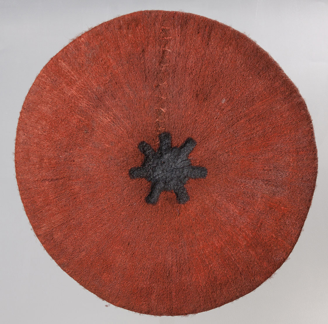 A ZULU MARRIED WOMEN'S RED HAT, MSINGA, KWAZULU-NATAL - Image 2 of 3