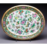 A CHINESE FAMILLE ROSE 'ROSE MEDALLION' DISH, QING DYNASTY, LATE 19TH CENTURY