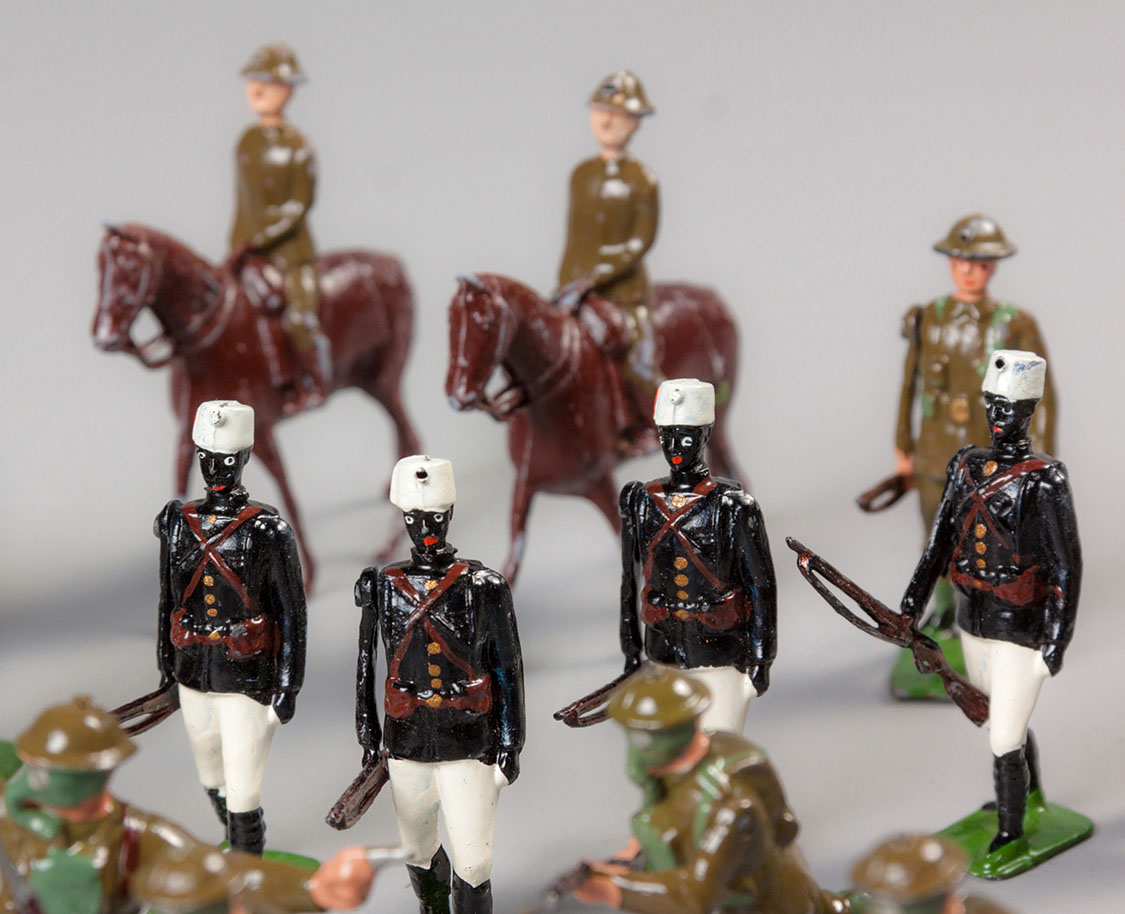 A COLLECTION OF LEAD TOY SOLDIERS AND A FIELD GUN, BRITAINS LIMITED, HUNSTANTON, ENGLAND - Image 5 of 5