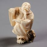 A JAPANESE IVORY NETSUKE OF A BEARDED MAN, SHŌWA PERIOD, 1926 - 1989