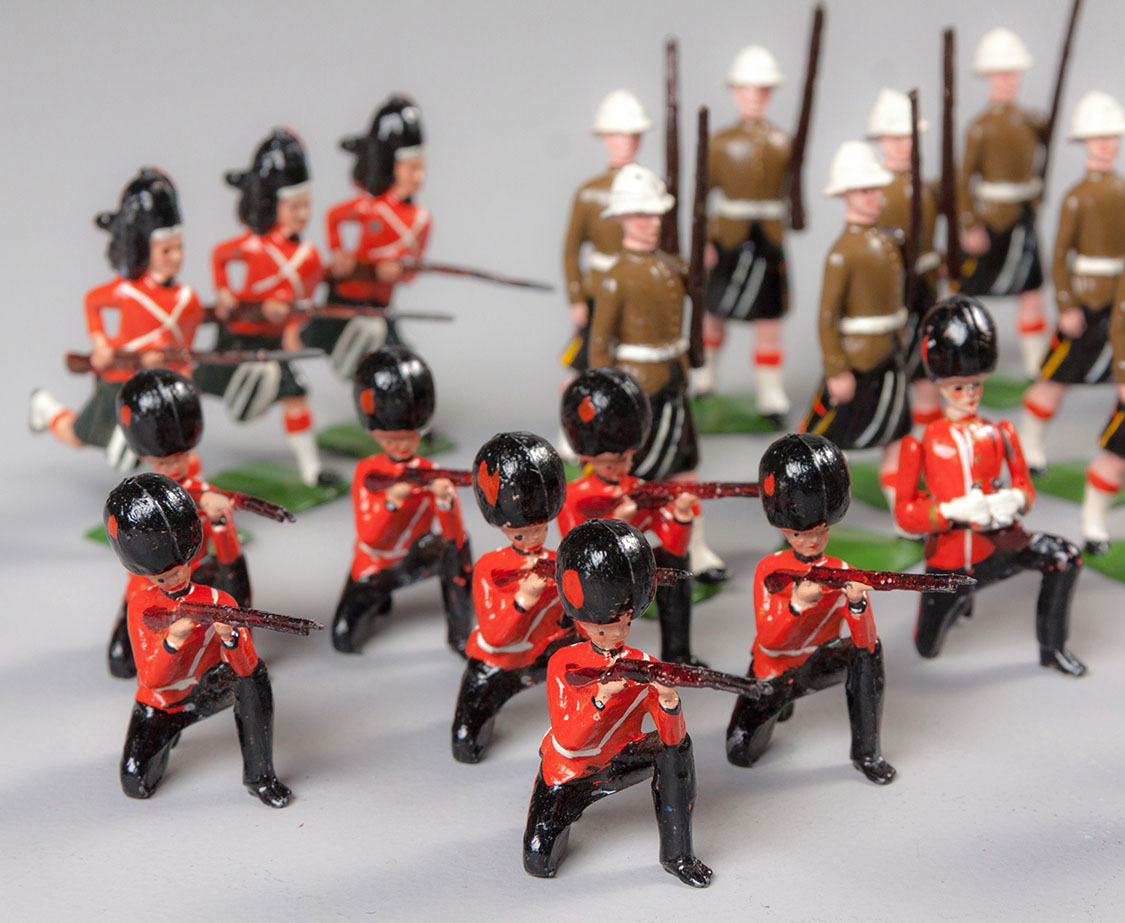 A COLLECTION OF LEAD TOY SOLDIERS AND A FIELD GUN, BRITAINS LIMITED, HUNSTANTON, ENGLAND - Image 2 of 5