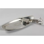 A GEORGE III SILVER SNUFFER TRAY, ROBERT HENELL I, LONDON, 1785