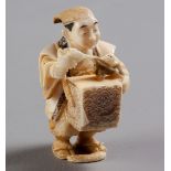 A JAPANESE IVORY NETSUKE OF A PUPPETEER, SHŌWA PERIOD, 1926 - 1989