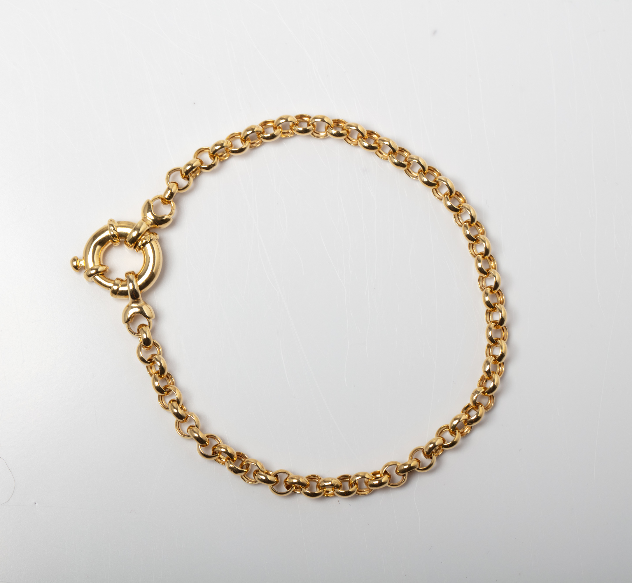 A 9CT GOLD BELCHER BRACELET