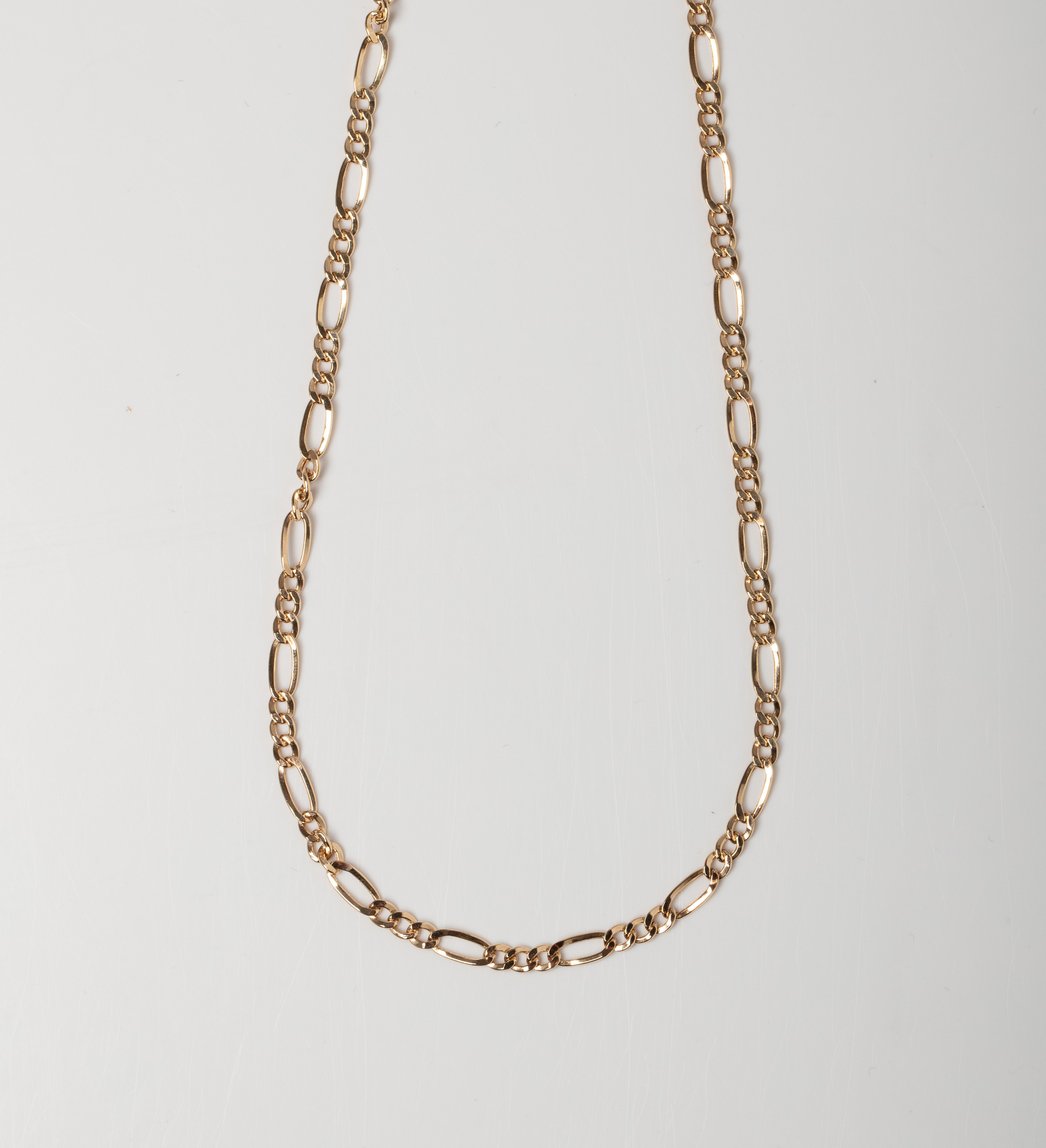 A 9CT GOLD FIGARO CHAIN