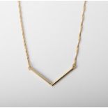 A 14CT GOLD AND SILVER BONDED V - PIECE NECKLACE