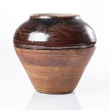 TIM MORRIS (SOUTH AFRICAN 1941 - 1990): A STONEWARE POT