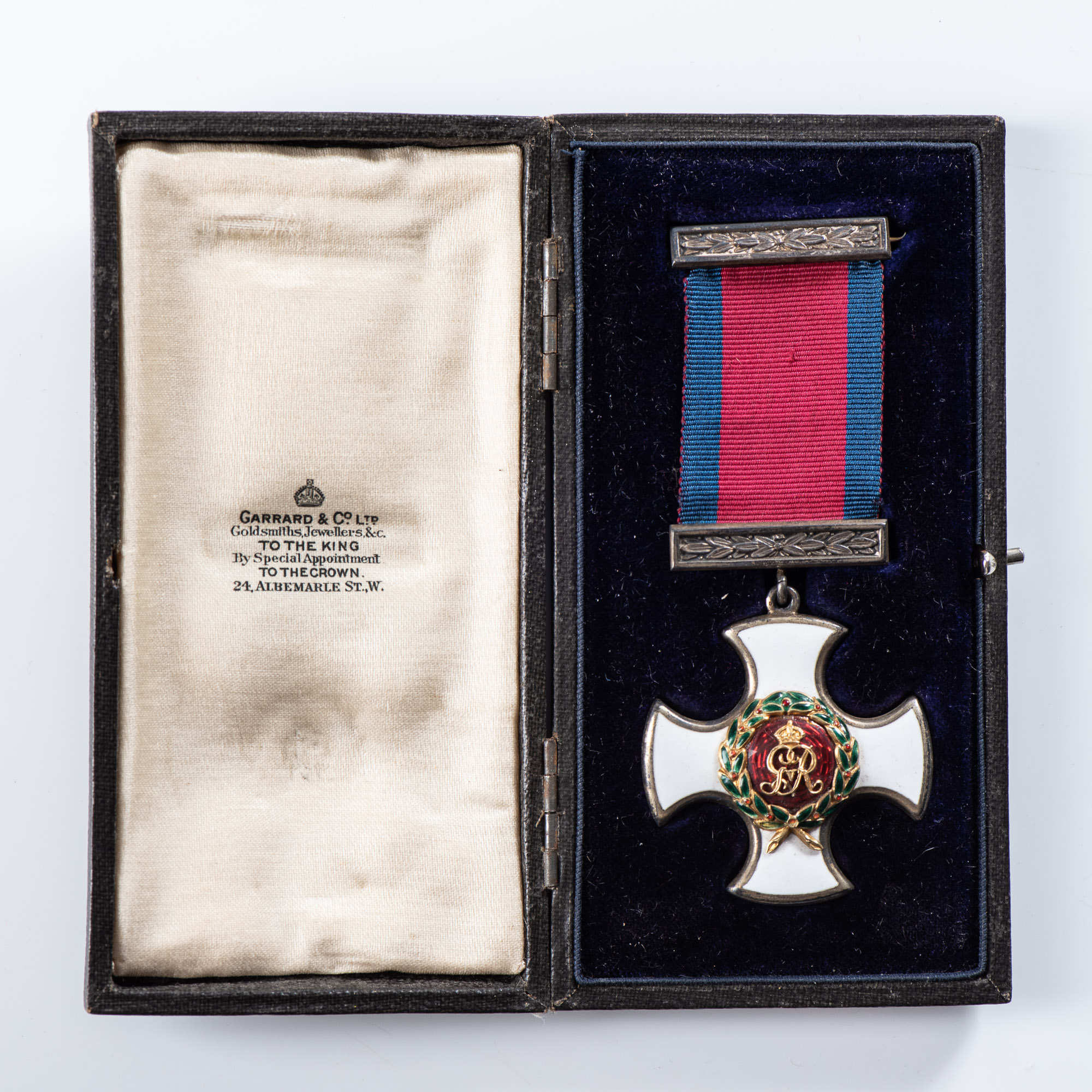 DISTINGUISHED SERVICE ORDER (DSO) GEORGE, IN BOX OF ISSUE, COMPLETE WITH ORIGINAL RIBBON AND TOP BAR - Image 3 of 6